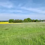 Airbnbtrebon - Modern * Trebon