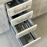 Airbnbtrebon - Modern