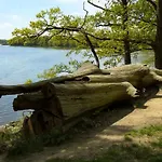 Airbnbtrebon - Modern * Trebon