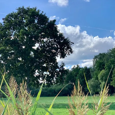 Airbnbtrebon - Modern Διαμέρισμα