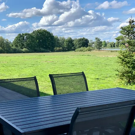 Airbnbtrebon - Modern Διαμέρισμα *